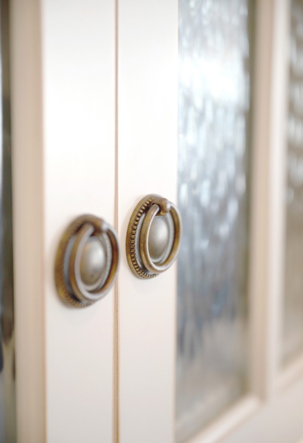 Kitchen Glass Front Cabinetry Hardware