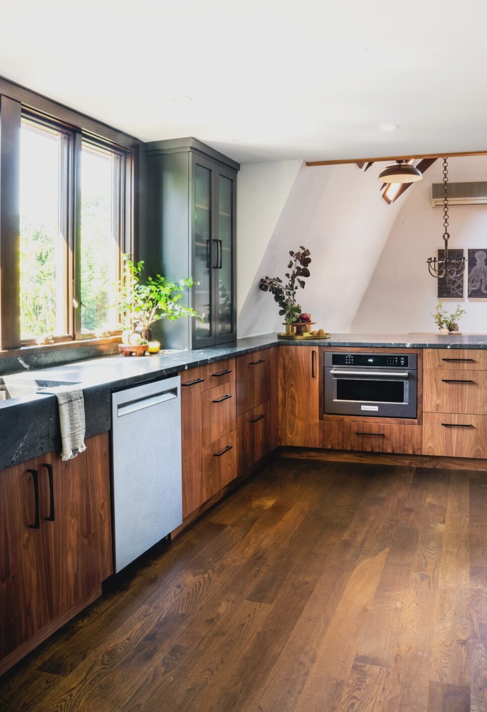 rustic mid century kitchen Design by the Jonathans